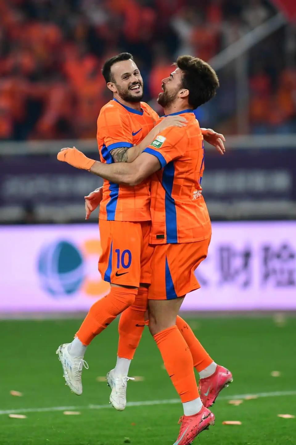 包含转折点山东泰山止住颓势，亚冠赛后攻防权衡，话题不断，纪律约束更严格的词条