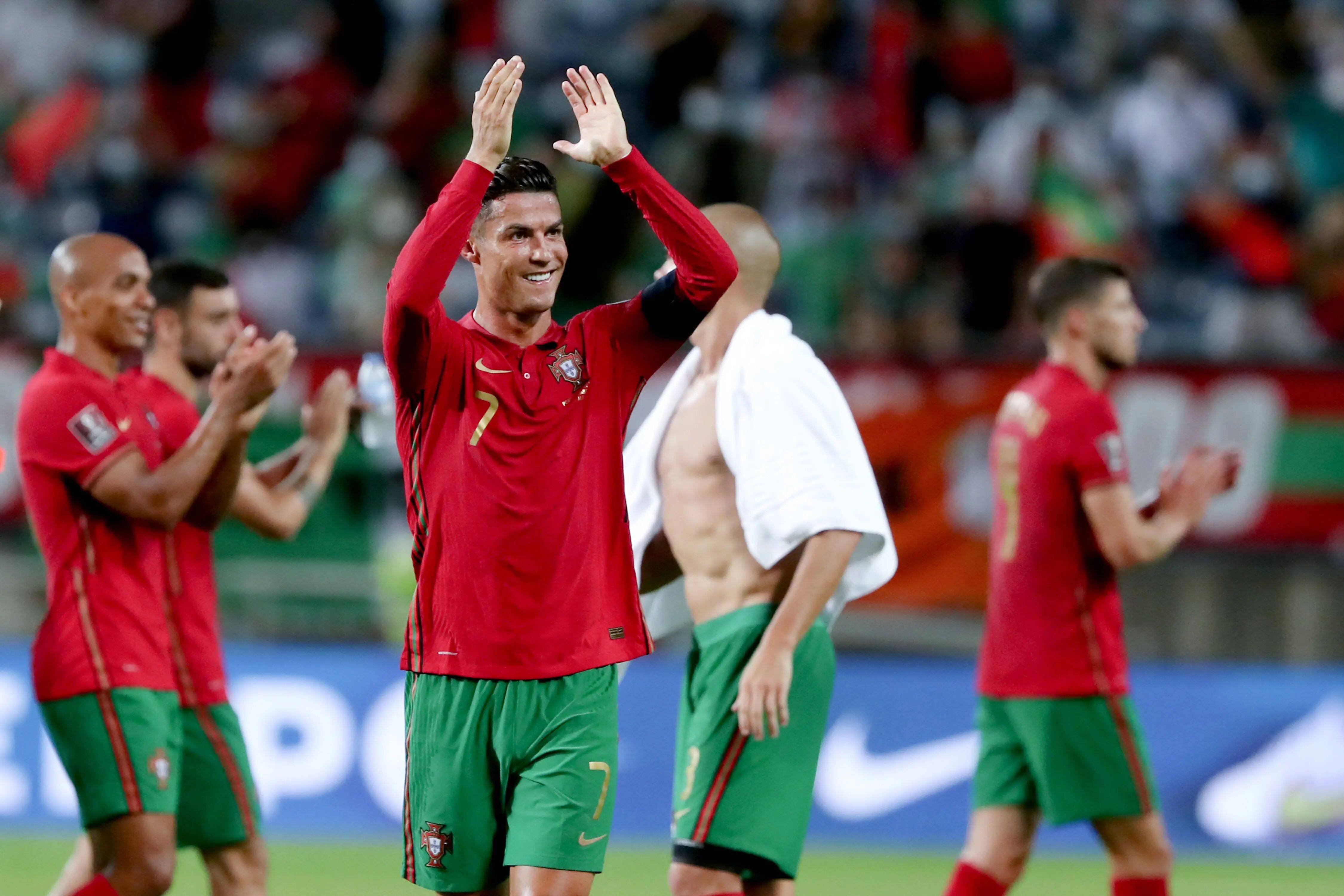 包含C罗迎来五赛季高光表现,瑞士队球迷沸腾!的词条 包含C罗迎来五赛季高光表现,瑞士队球迷沸腾!的词条